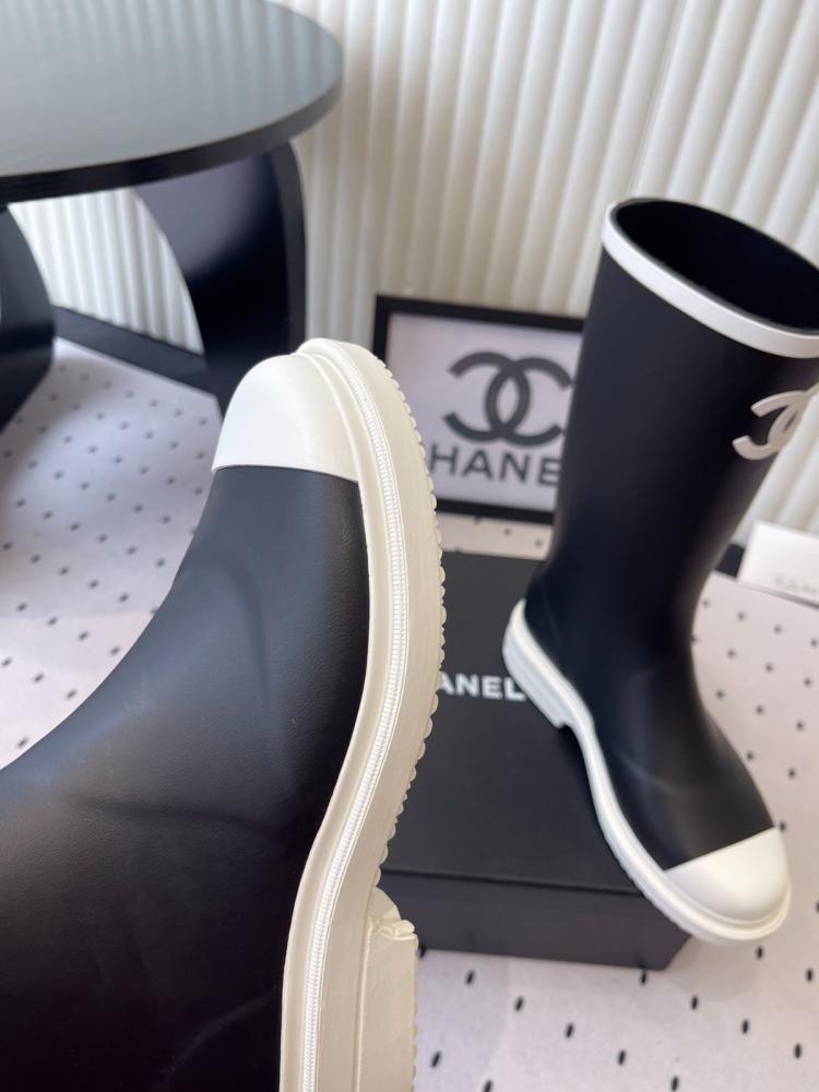 Chanel boot