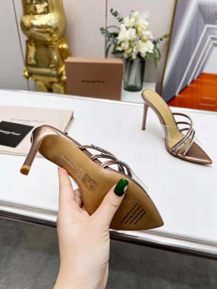 Giovanni Rossi heel