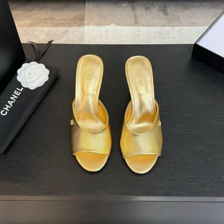 Chanel heel (multiple colors)