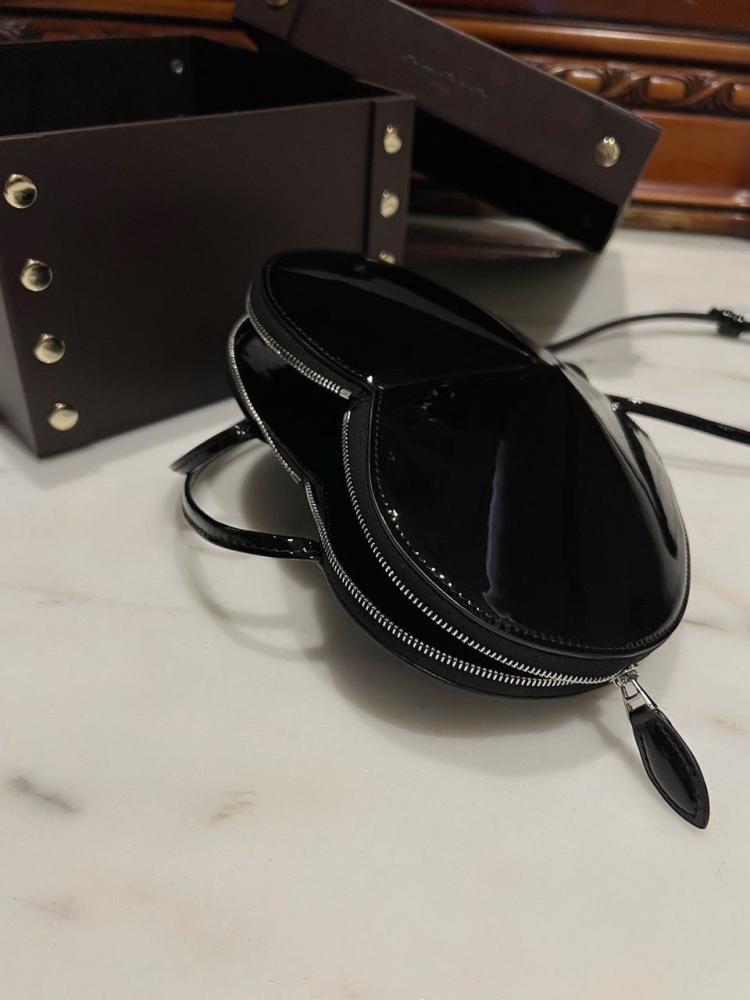 Alya bag in the shape of a heart