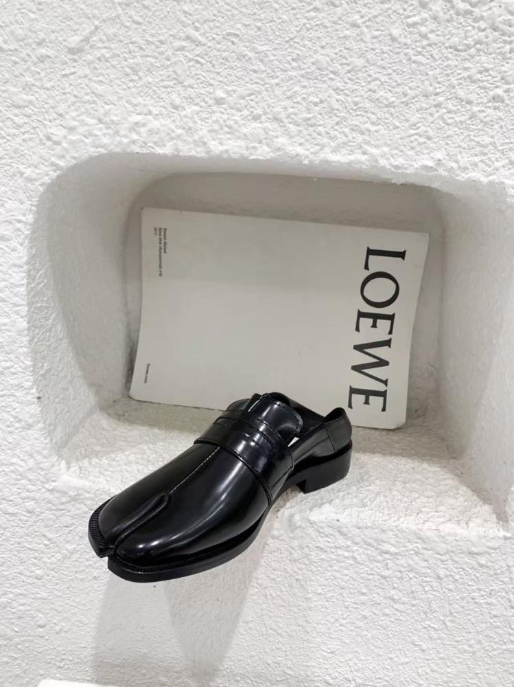 حذاء ميزون ماجيلا (لونين)