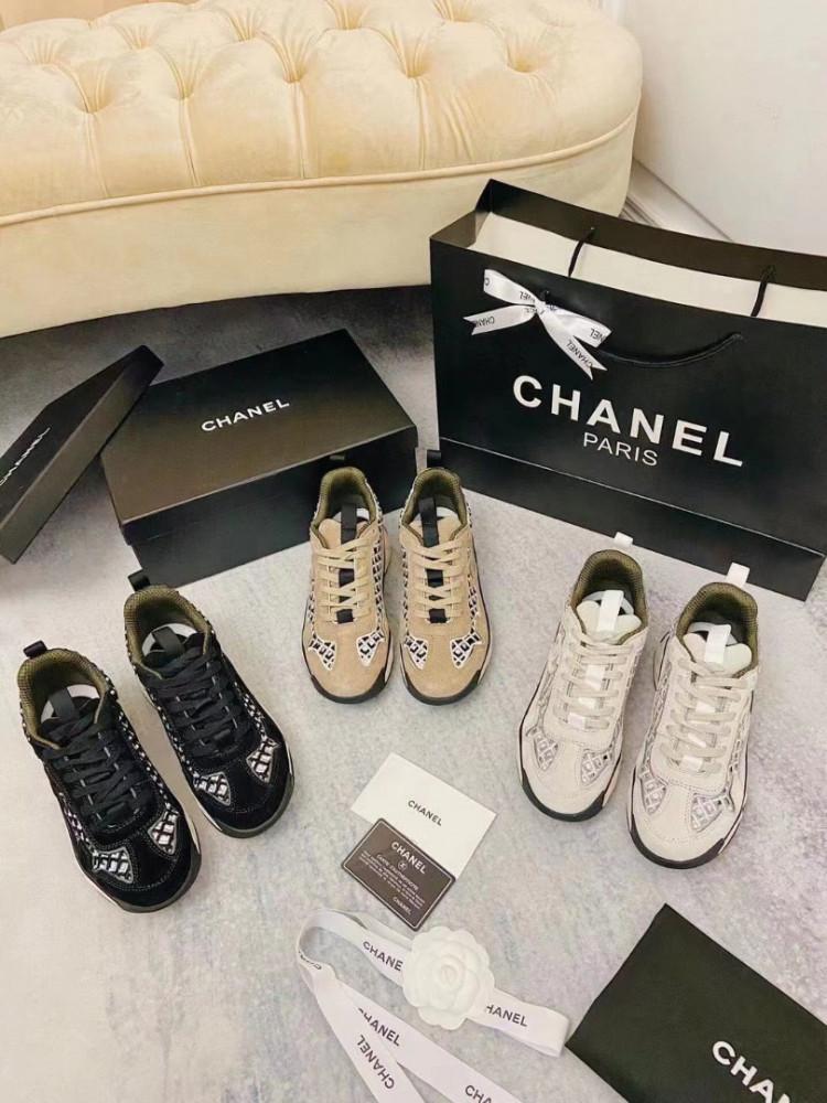حذاء شانيل