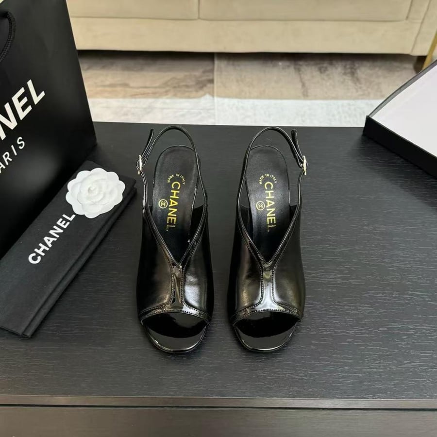 Chanel heel