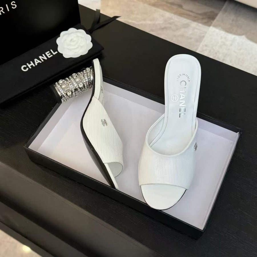 Chanel heel (multiple colors)
