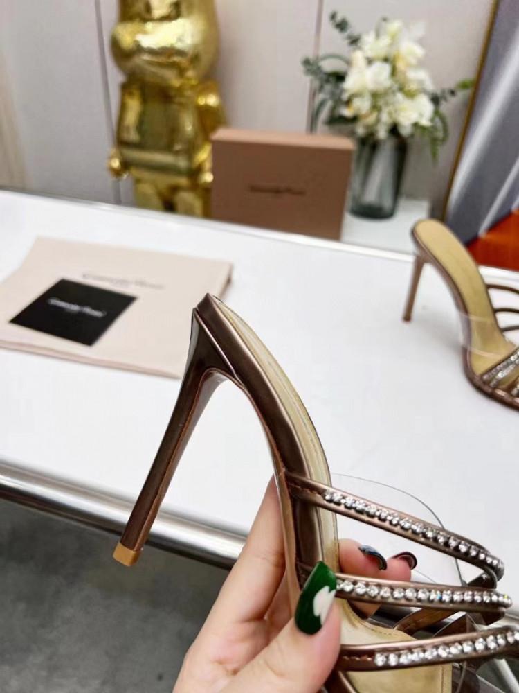 Giovanni Rossi heel