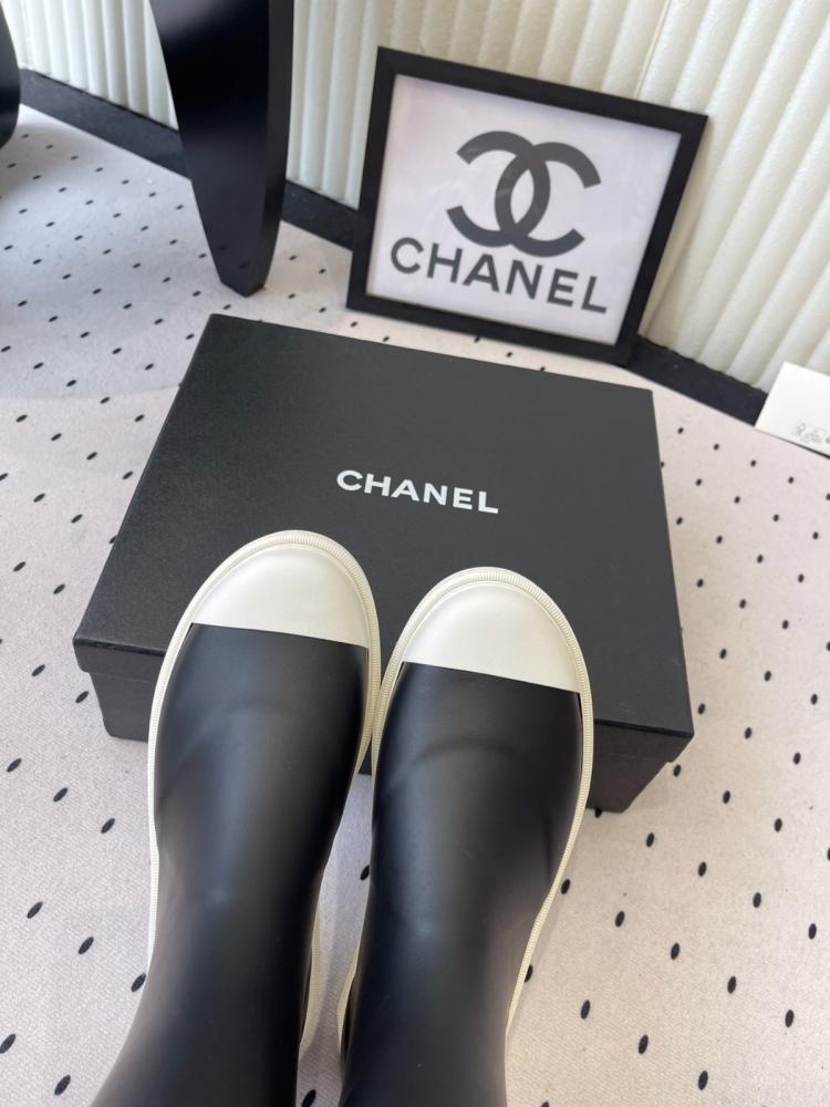 Chanel boot