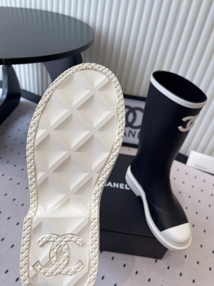 Chanel boot