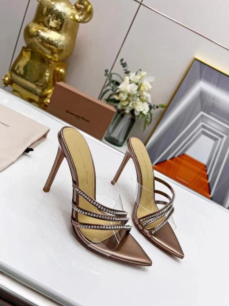 Giovanni Rossi heel