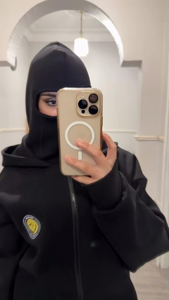 بلوفر بغطاء الراس بتصميم ناديك المفضل