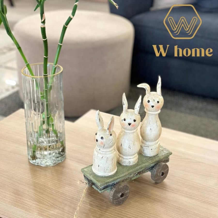 A masterpiece of wooden sculptures with wheels