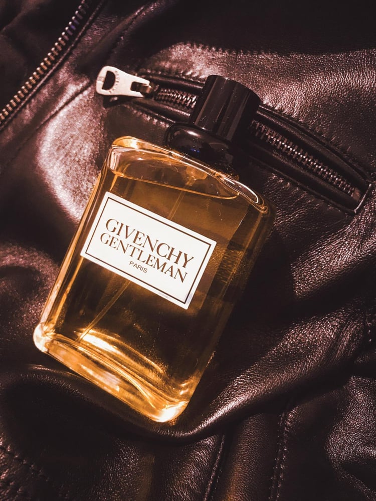 عطر جيفنشي جنتلمان اوريجنال الرجالي او دو تواليت 100مل