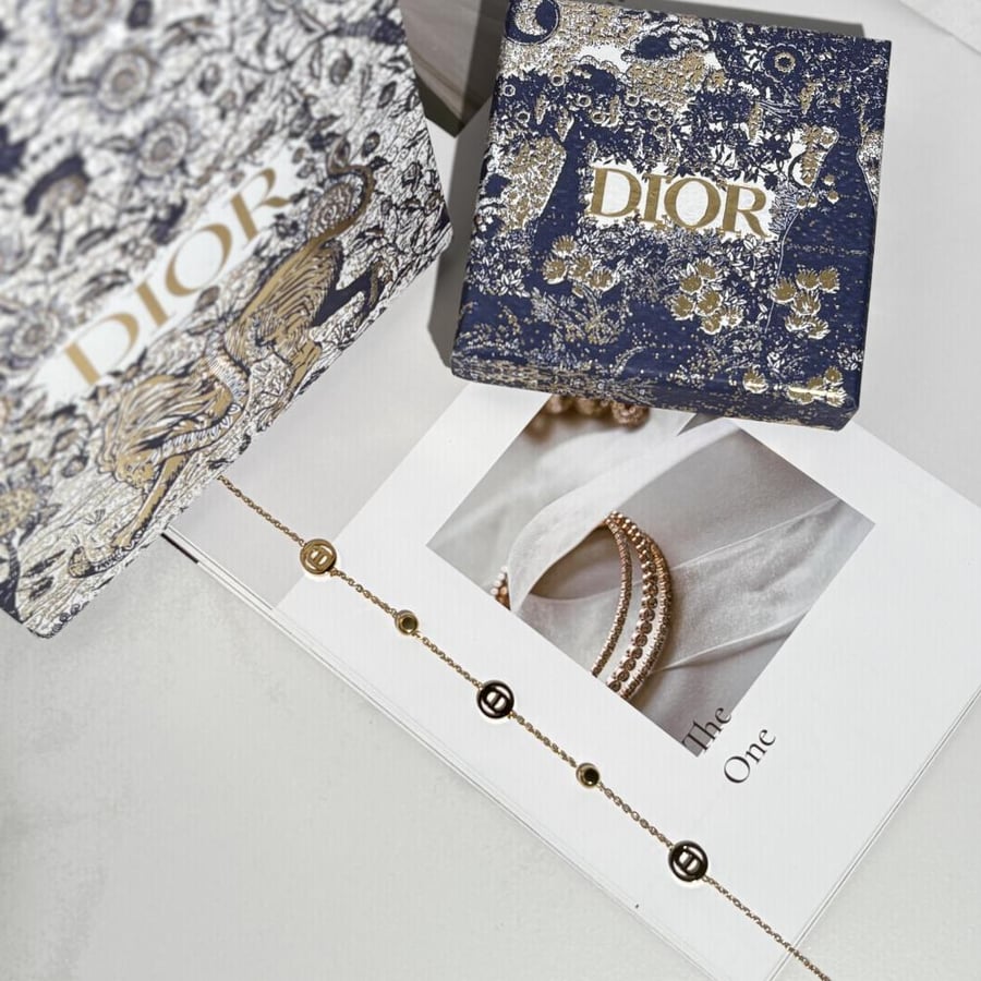 A bag of Dewa from Lamsati bracelet