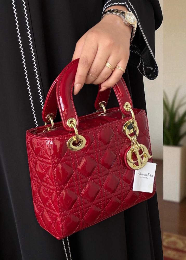 Dior's red bag: Shine with absolute elegance and attractiveness!