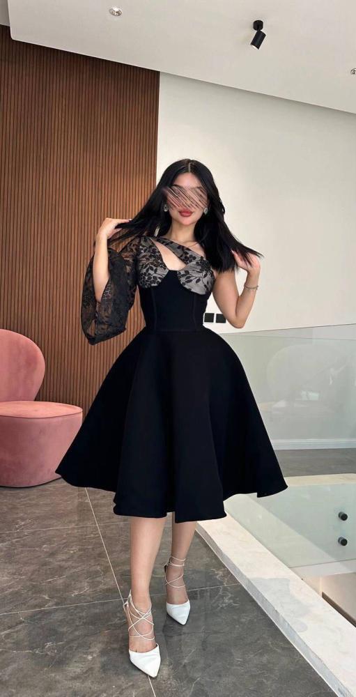Elegant mid-length occasion dress