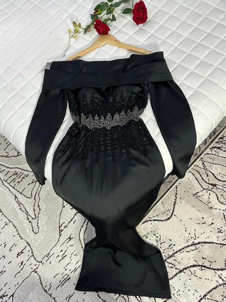 Elegant black dress embroidered