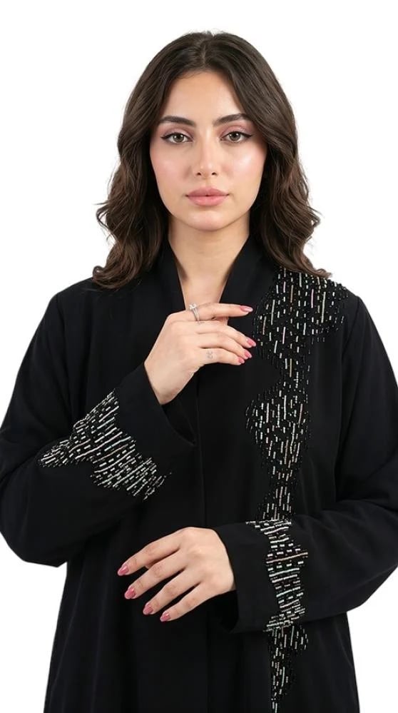 عباية سوداء  قماش الكريب بتطريز خرز يمتد على الصدر والأكمام-OS375