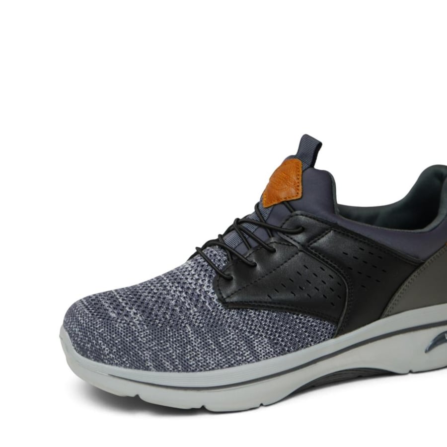 حذاء سهل الارتداء أنيق | S STRETOH FIT 1022
