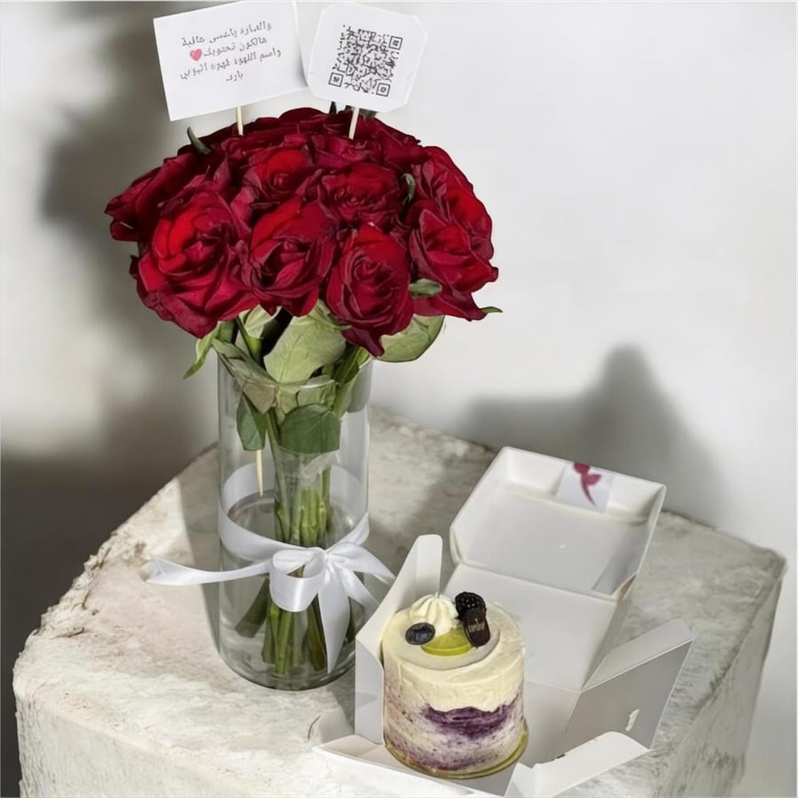 باقة-ورد-احمر-مع-كيكة-توت