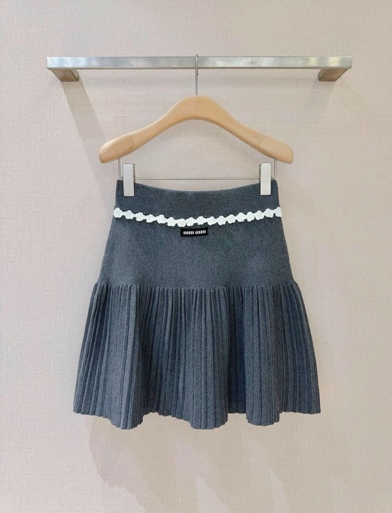 تنورة miumiu
