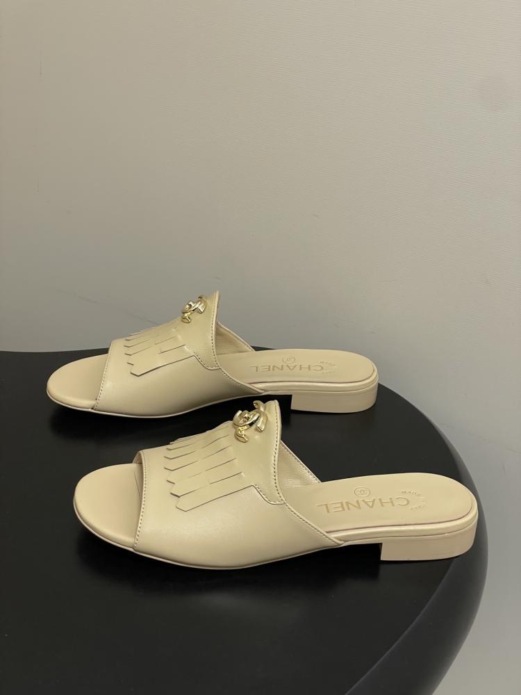 Chanel slipper