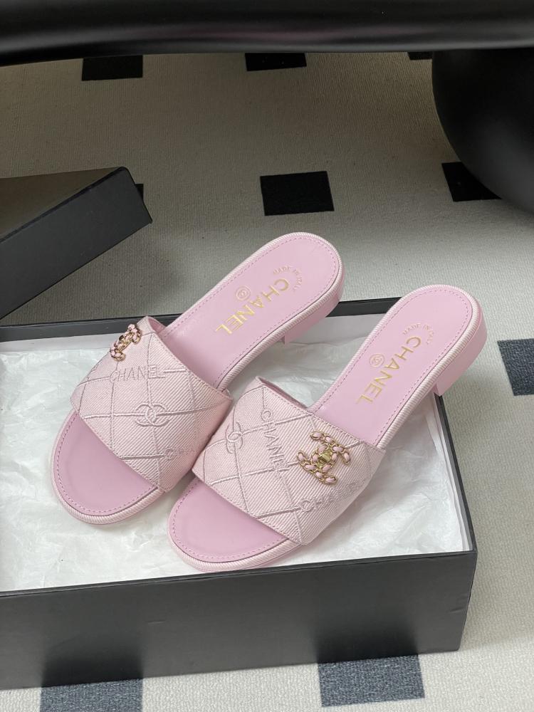 Chanel slipper
