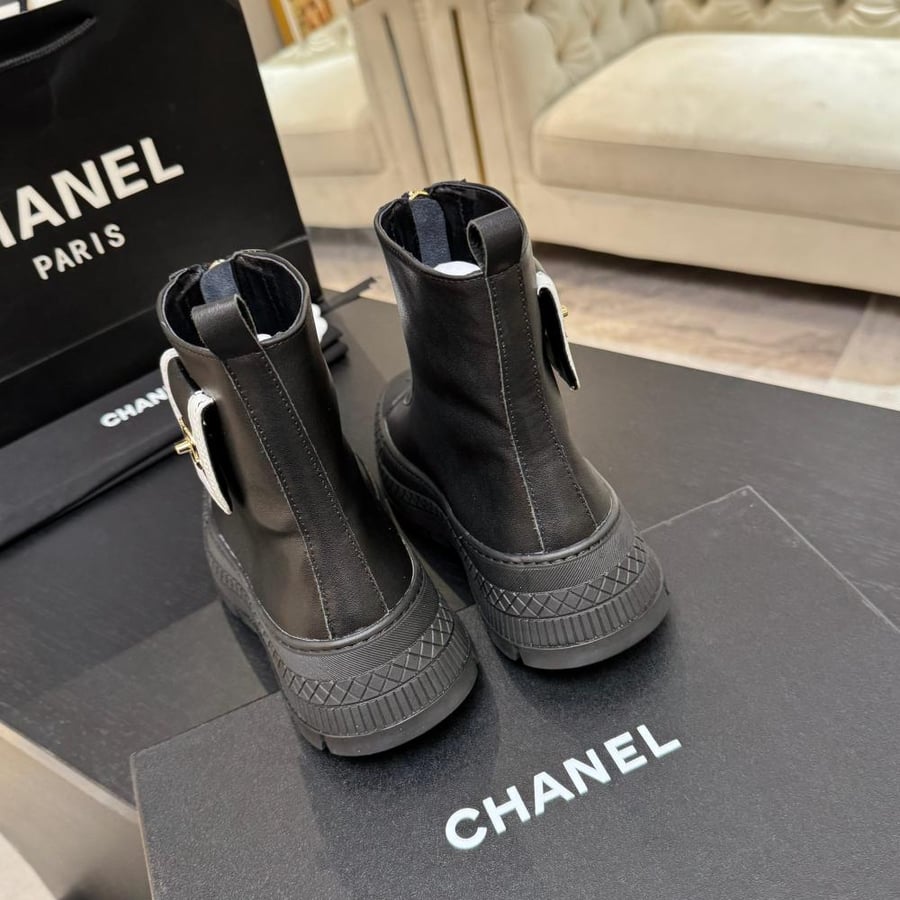 بوت Chanel