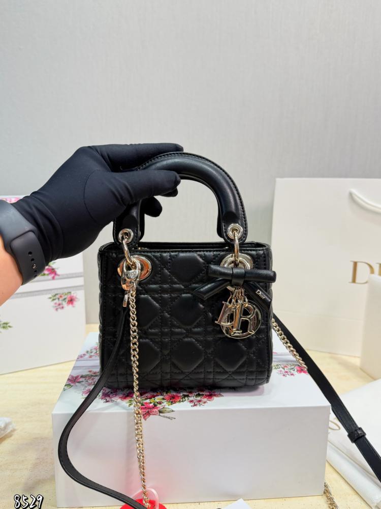 Lady Dior بفيونكه