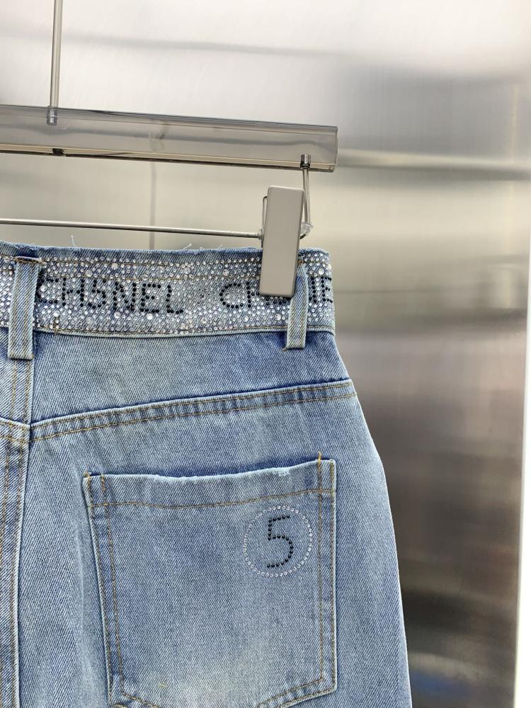 جينز Chanel