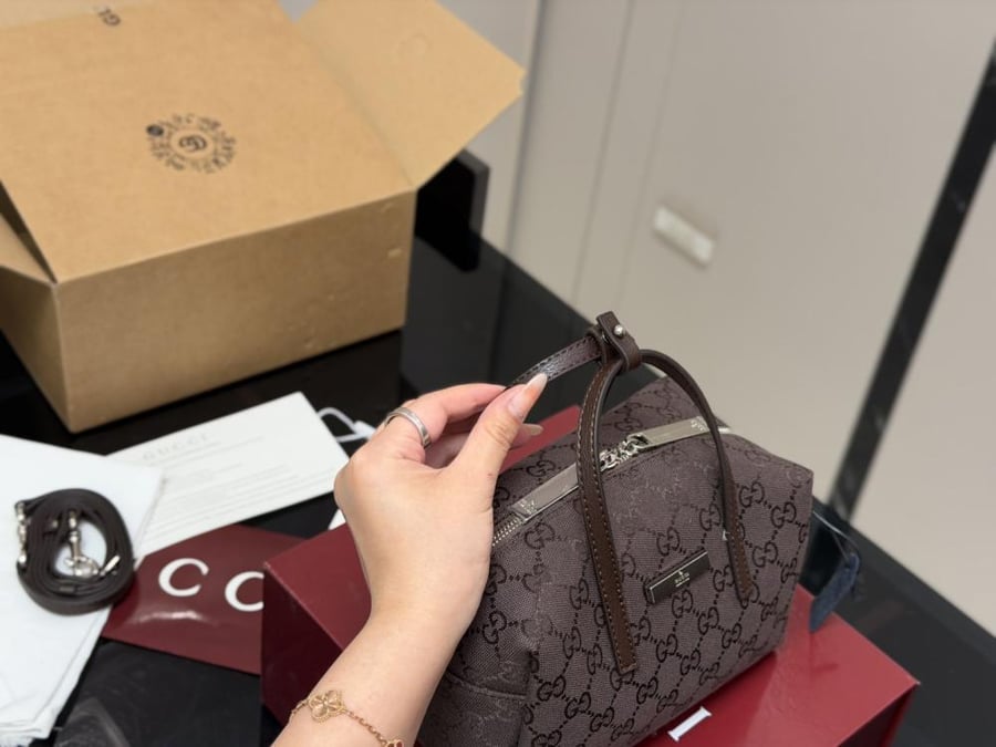 Gucci Essence Hobo Bag