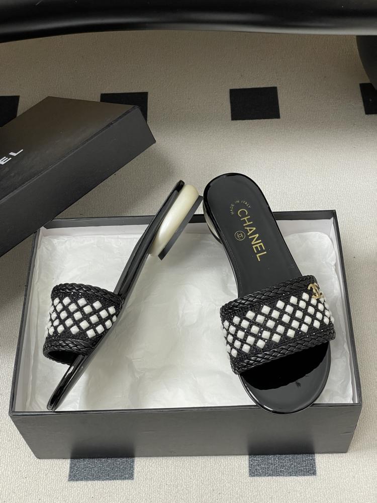 Chanel slipper black