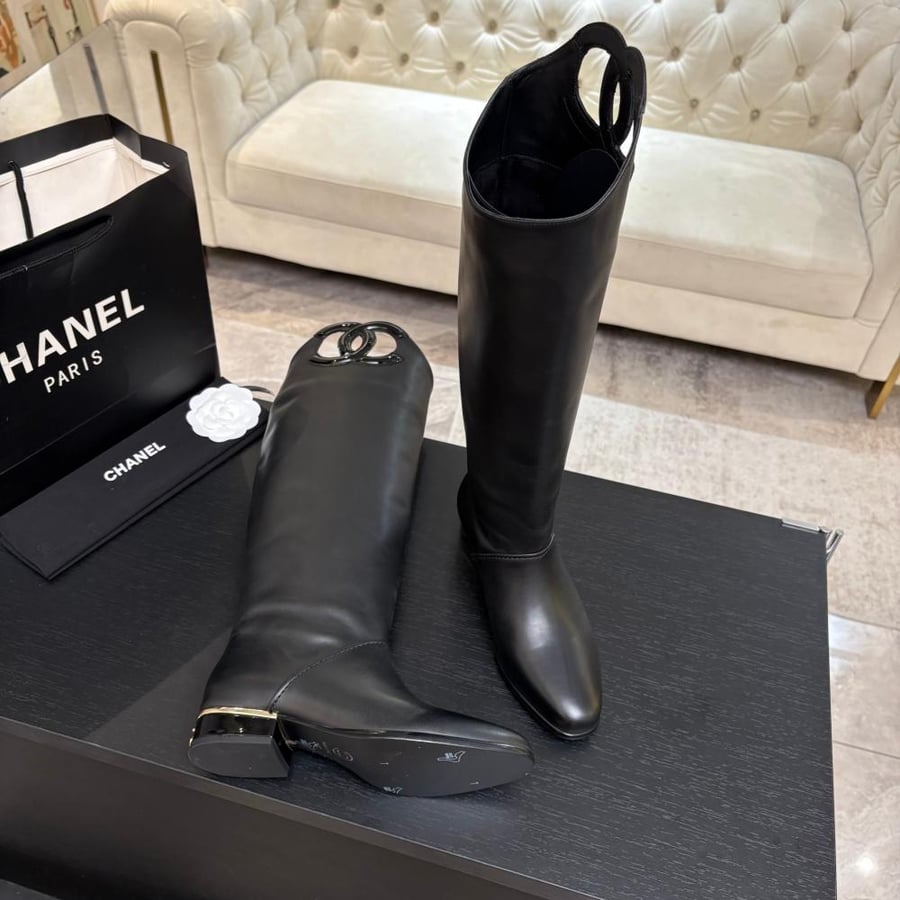 بوت Chanel طويل