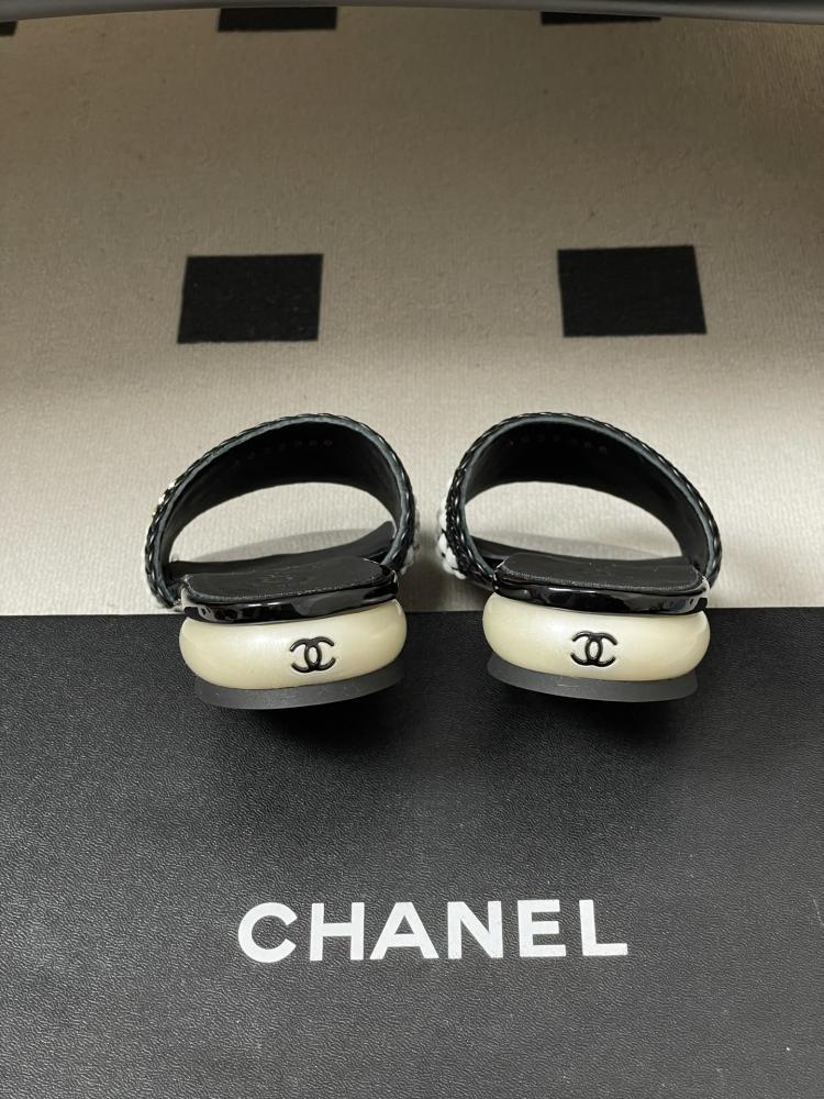 Chanel slipper black