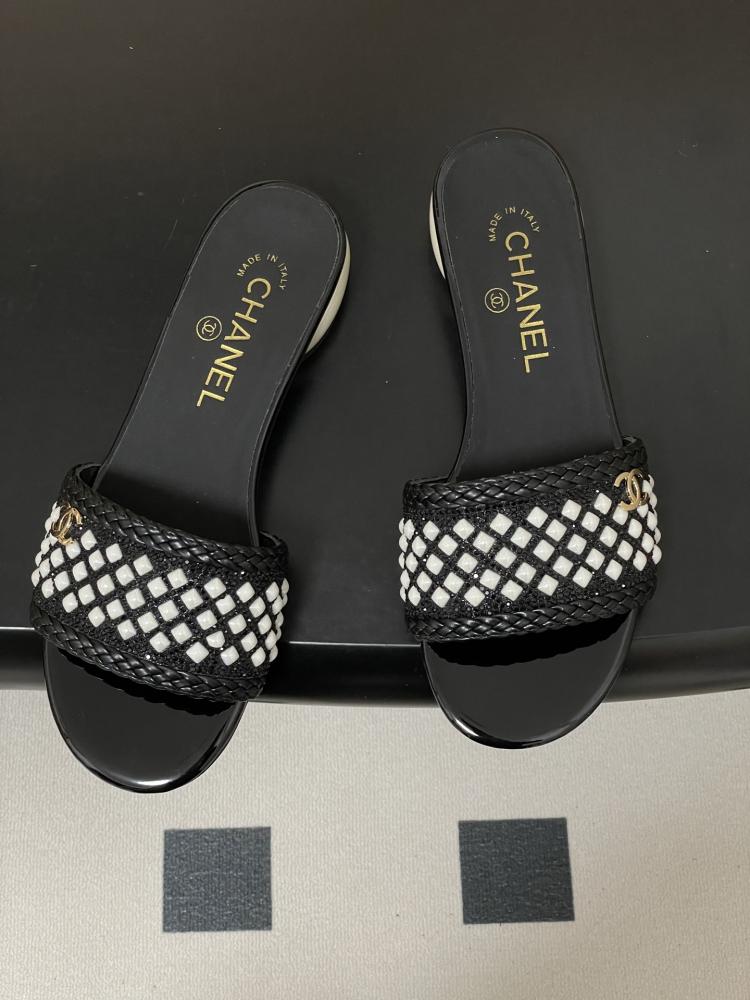 Chanel slipper black