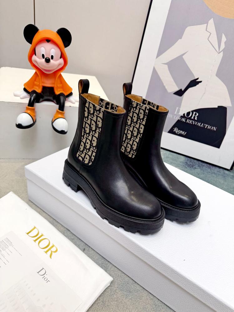 بوت Dior
