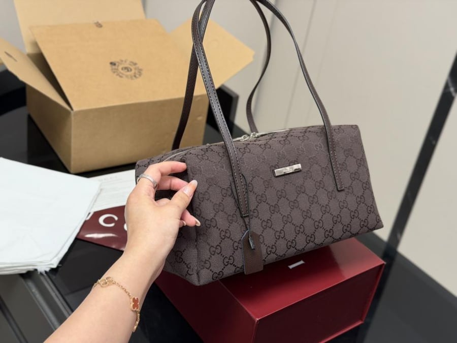 Gucci Essence Hobo Bag