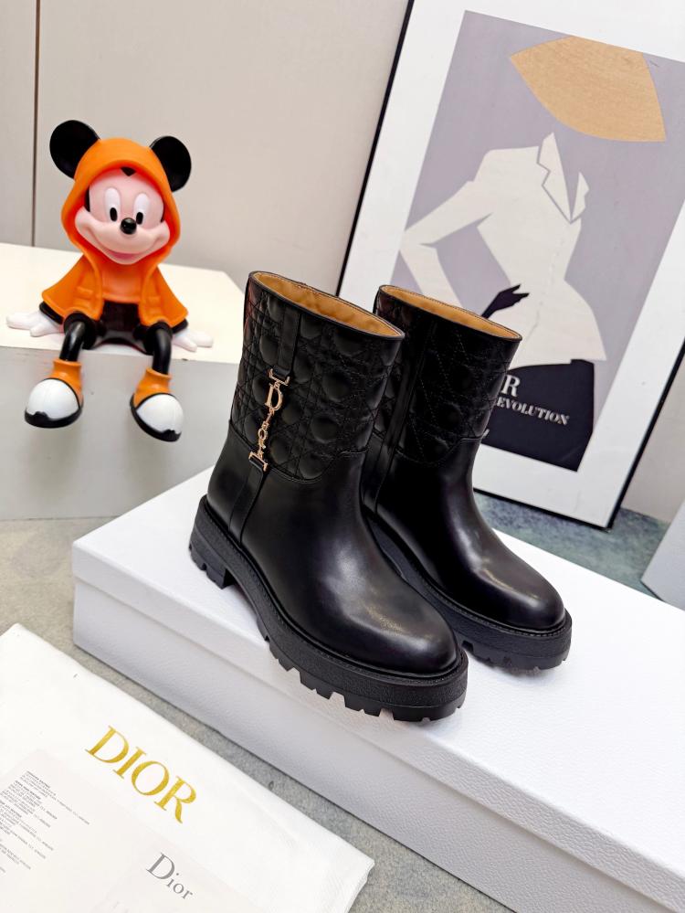 بوت أسود مع شعار Dior بلون روز قولد