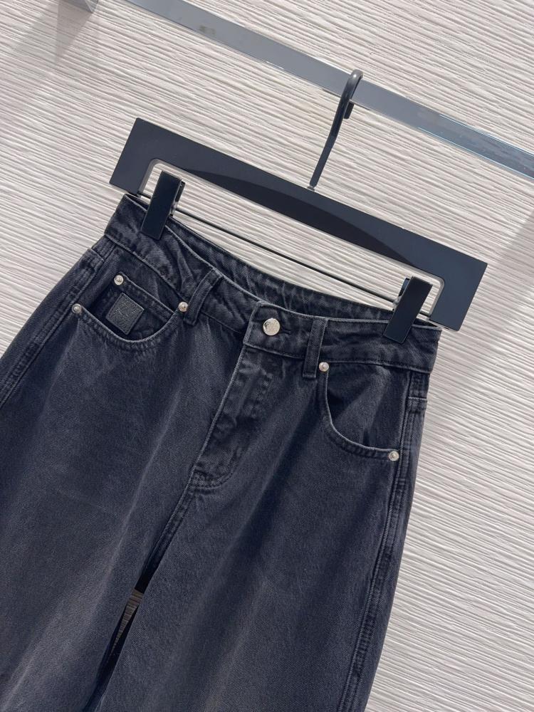 جينز Loewe