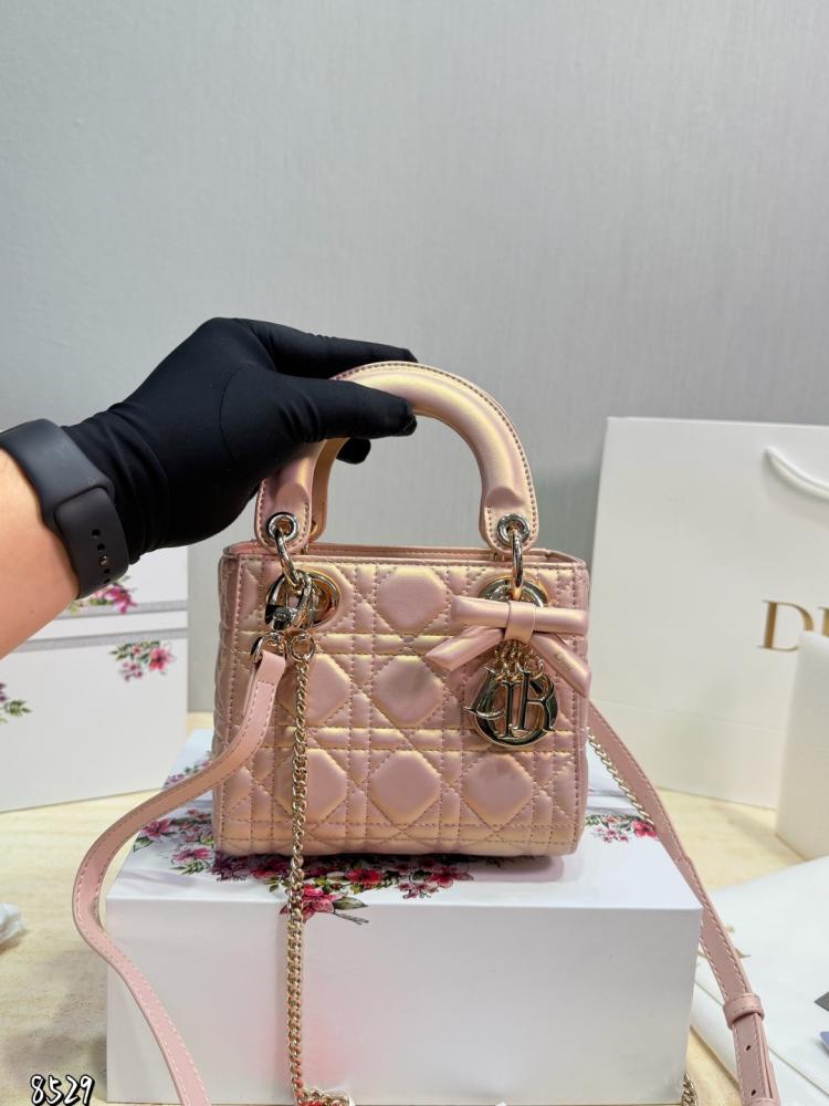Lady Dior بفيونكه