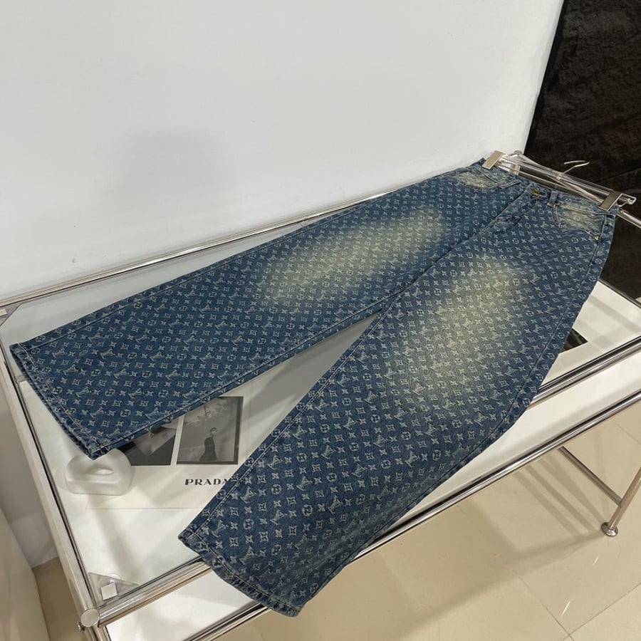 جينز  LV
