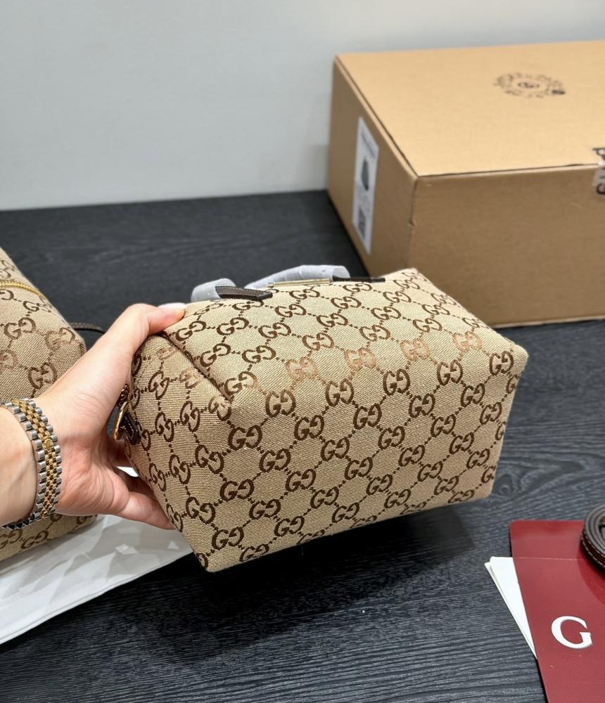 Gucci Essence Hobo Bag