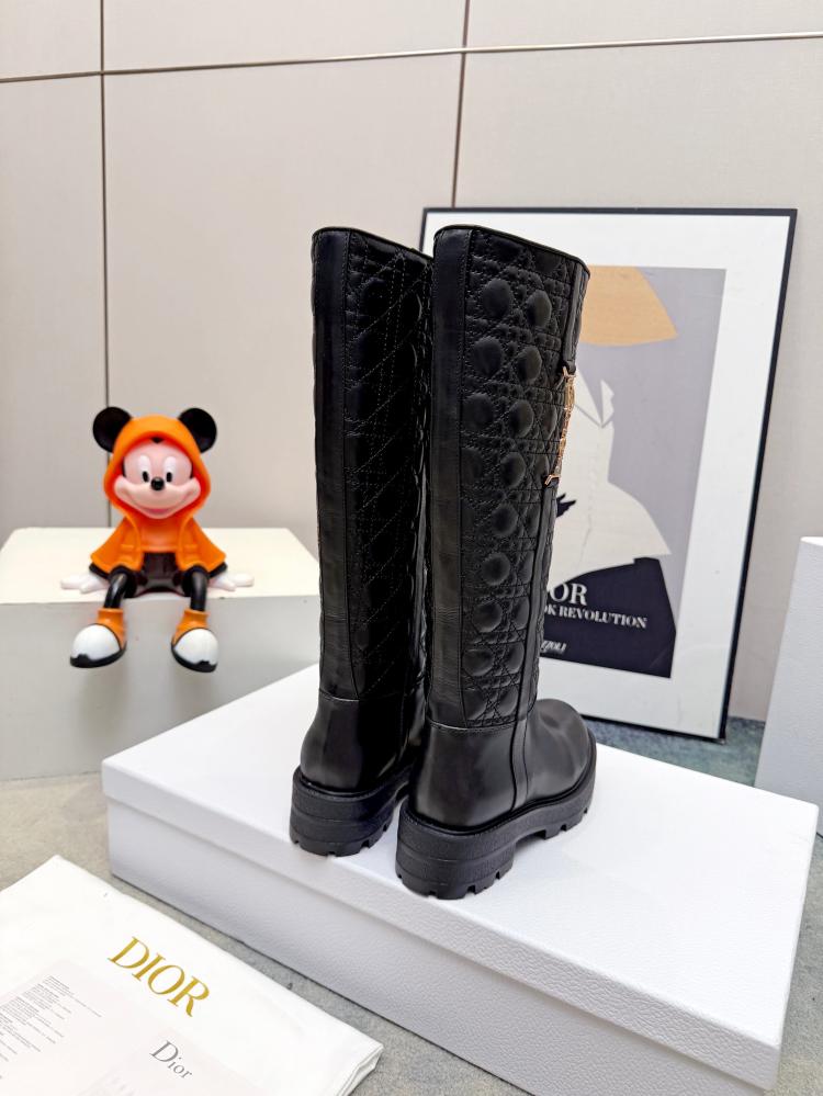 بوت أسود مع شعار Dior بلون روز قولد