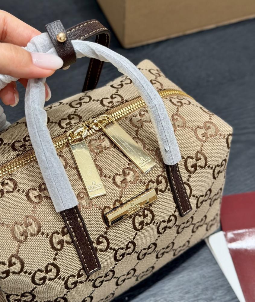 Gucci Essence Hobo Bag