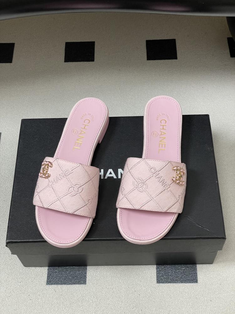 Chanel slipper