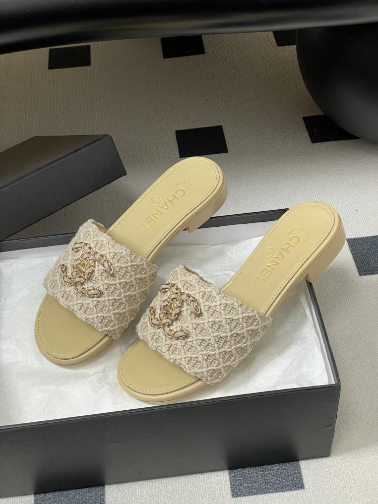 Chanel slipper