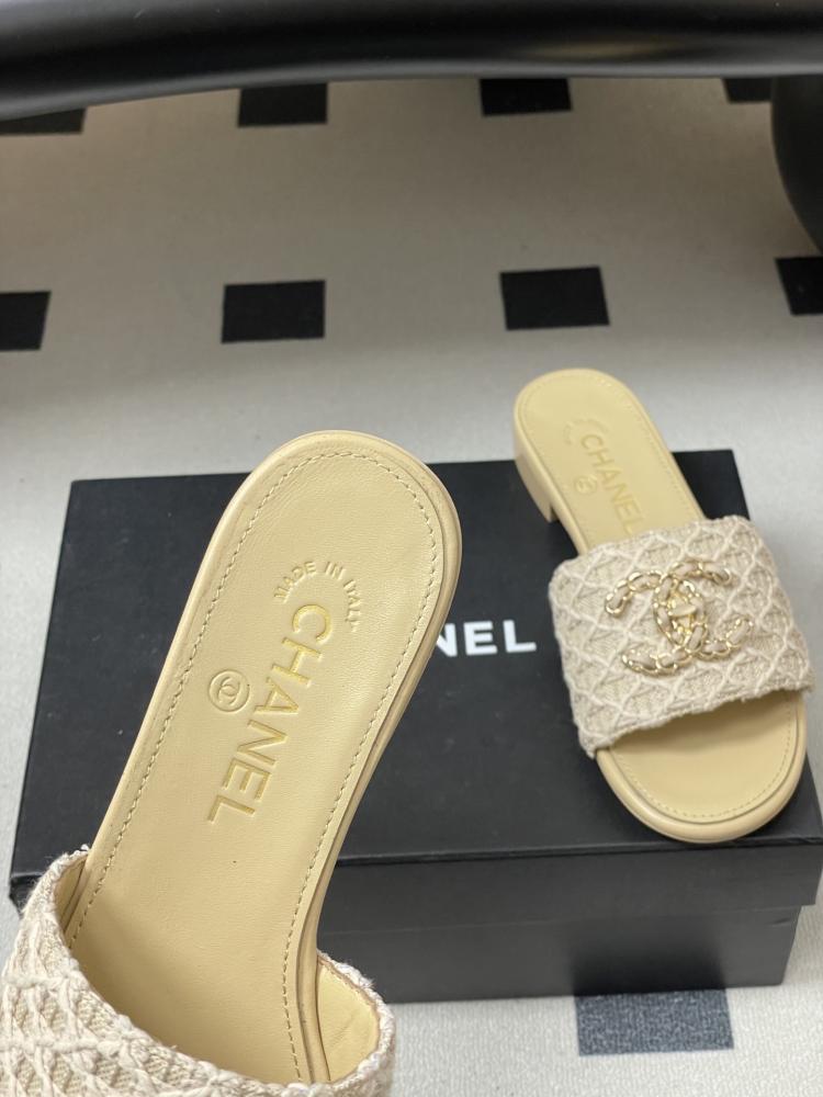 Chanel slipper