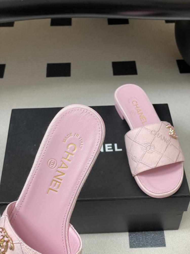 Chanel slipper