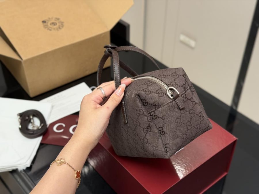 Gucci Essence Hobo Bag