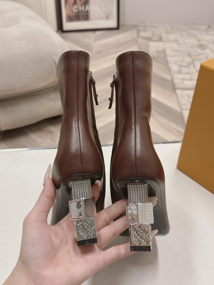 بوت LV كعب