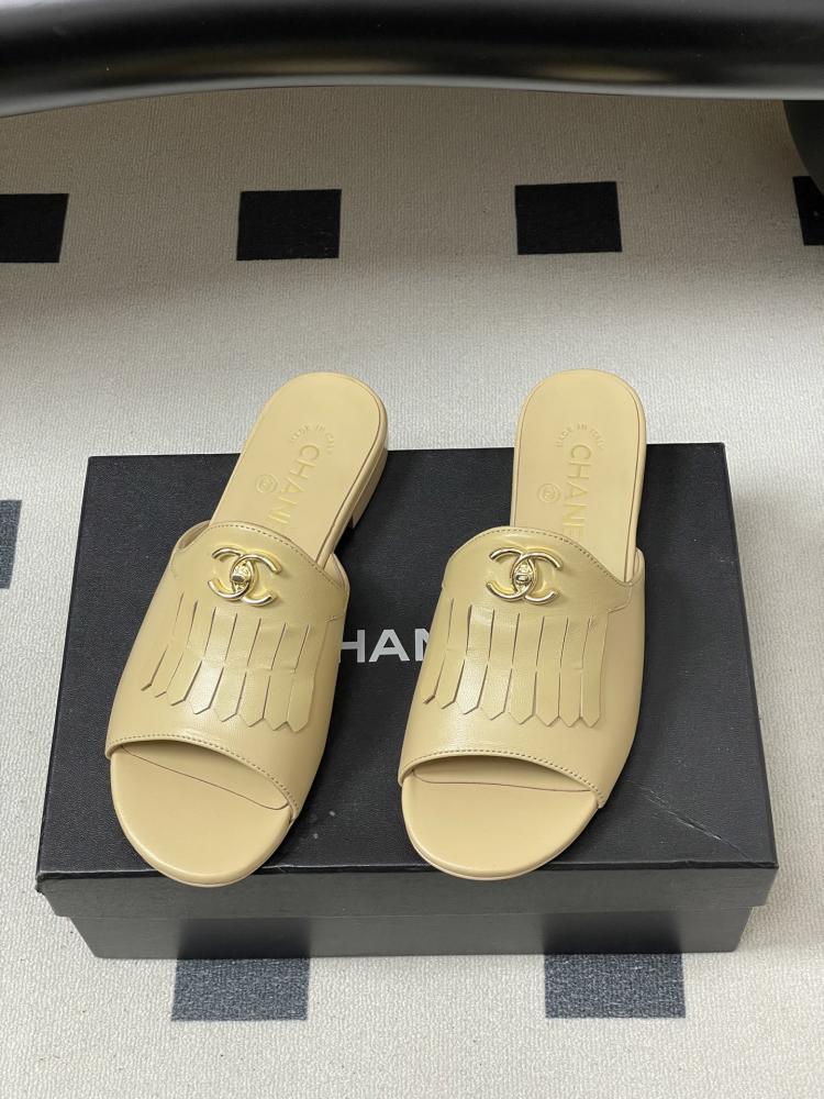 Chanel slipper