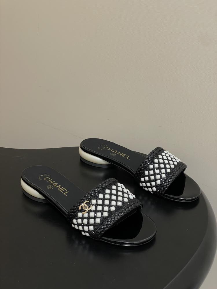 Chanel slipper black